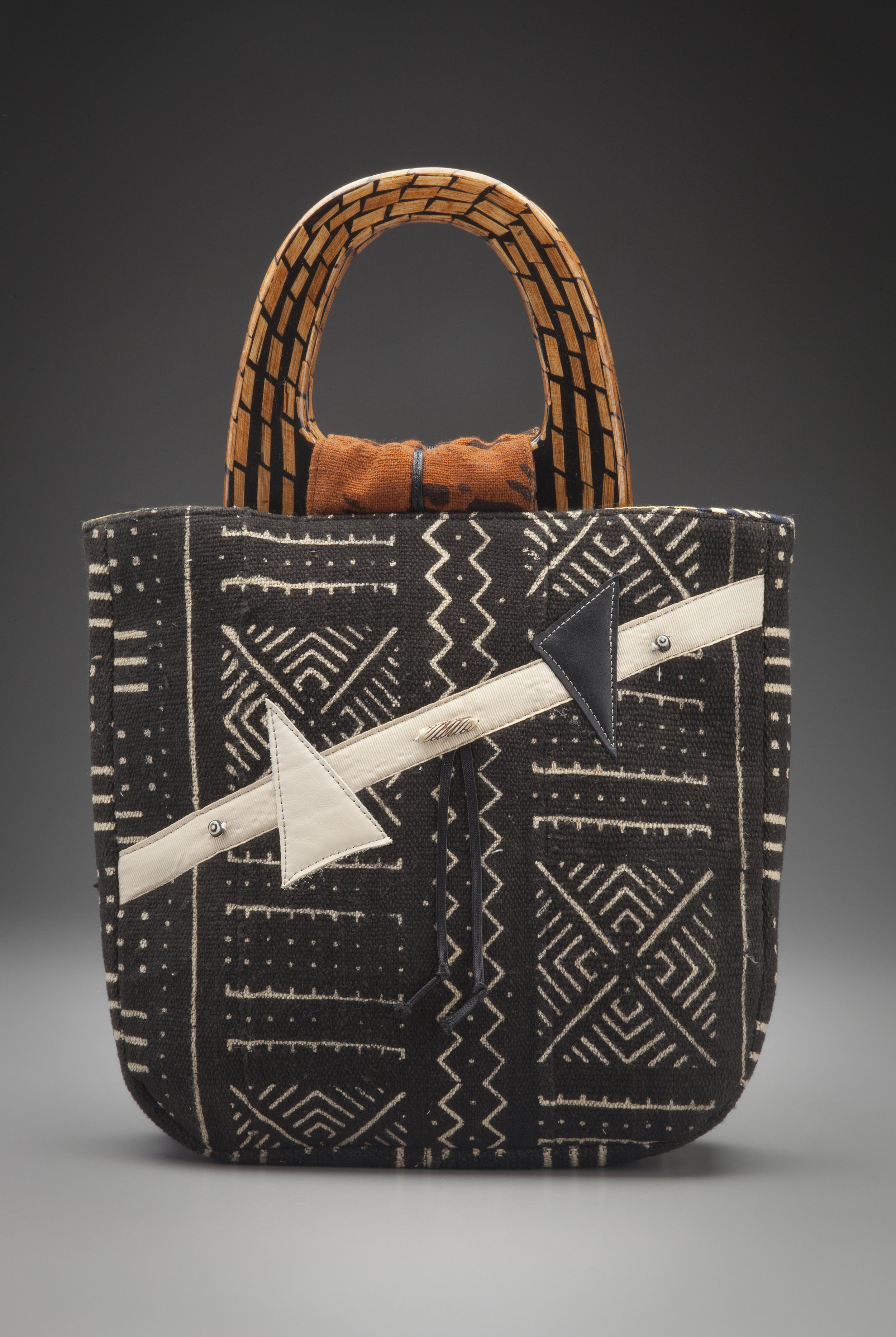 Black Mud w Banana handle - Theresa Brunson.jpg